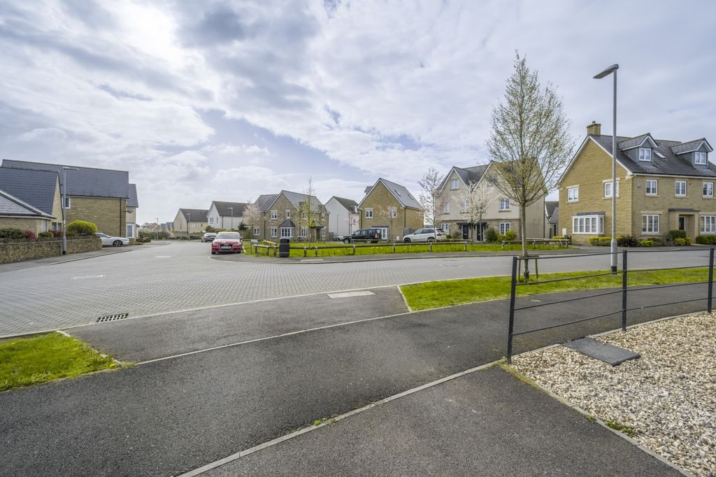 Additional image 15 of 3 bed semi-detached house for saleSnell Avenue, Malmesbury, Wiltshire SN16