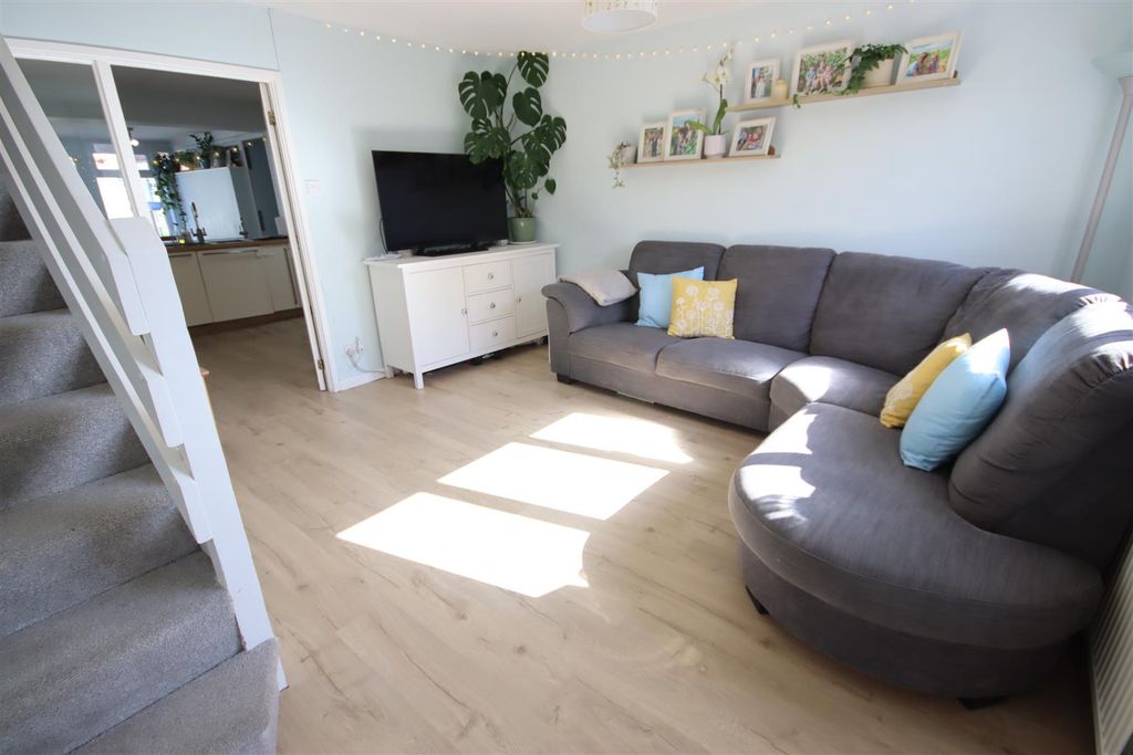 Additional image 2 of 4 bed semi-detached house for saleHolland Close, Chippenham SN15