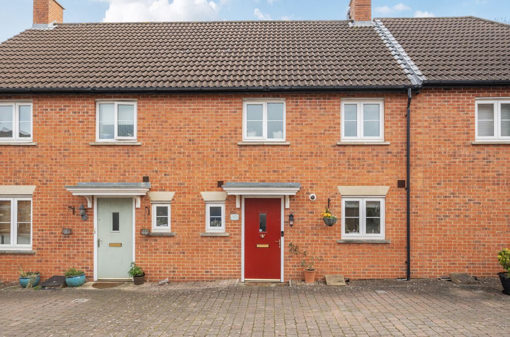 2 bed terraced house for saleKingswood, Wroughton, Wiltshire SN4
