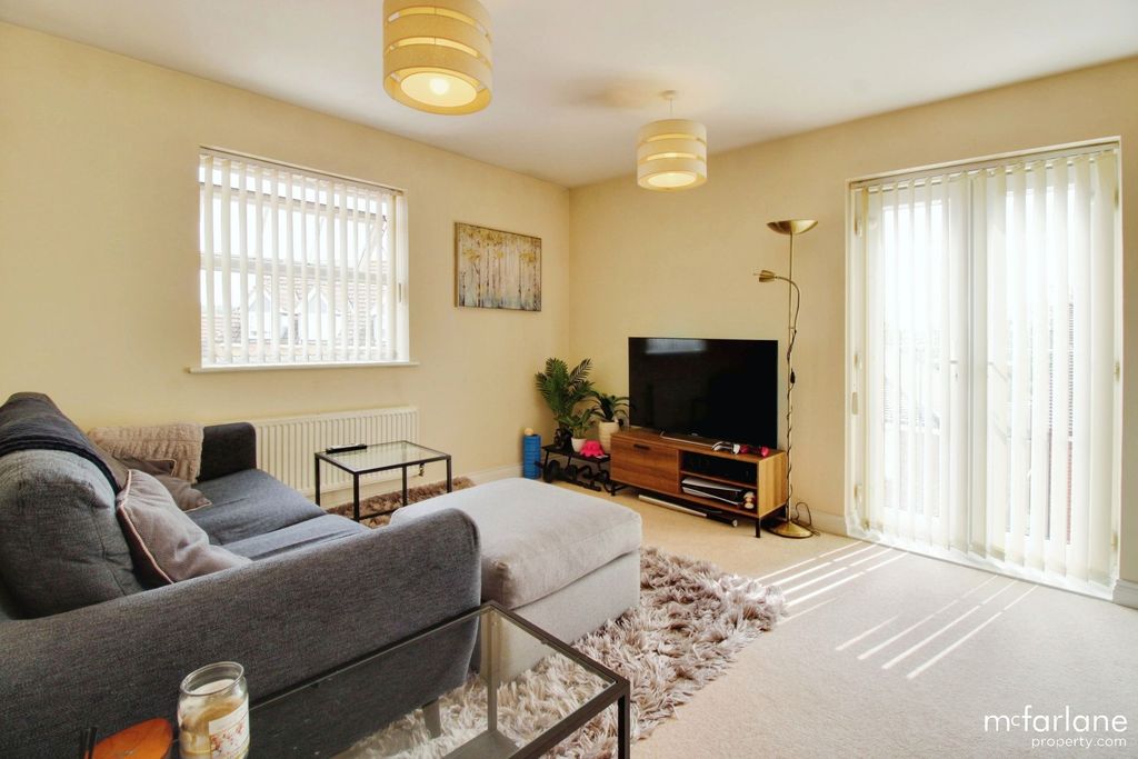 2 bed flat for saleStackpole Crescent, Blunsdon St Andrew SN25 photo 2