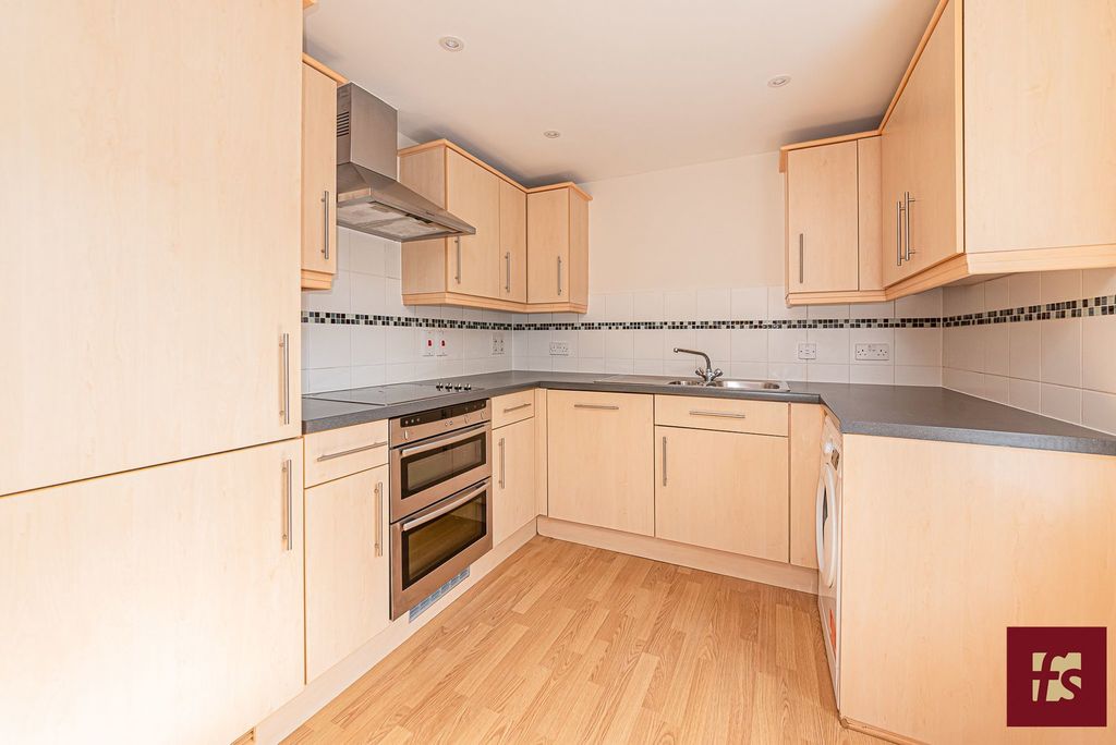 Additional image 9 of 2 bed flat for saleHeath Hill Road South, Crowthorne, Berkshire RG45