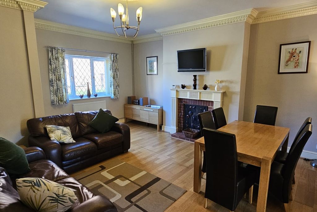 3 bed semi-detached house for saleJockey Lane, Bromham SN15