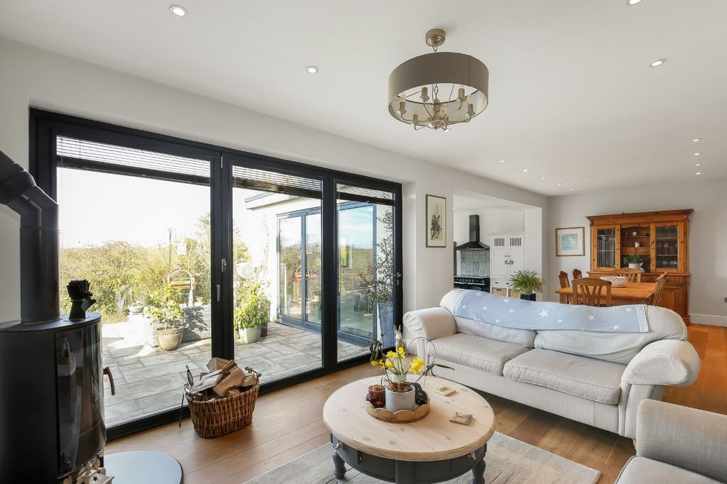 3 bed country house for saleWinterbourne Earls, Salisbury, Wiltshire SP4 photo 3