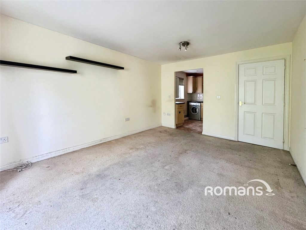 2 bed flat for saleToad Lane, Blackwater, Surrey GU17 photo 3