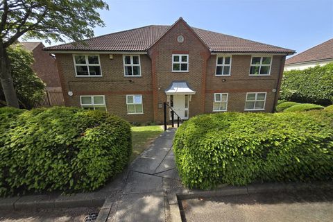 Rosefield Court, Cockfosters EN4