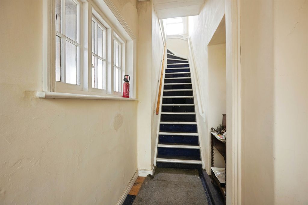 Additional image 5 of 1 bed flat for saleVictoria Street, Shaftesbury SP7