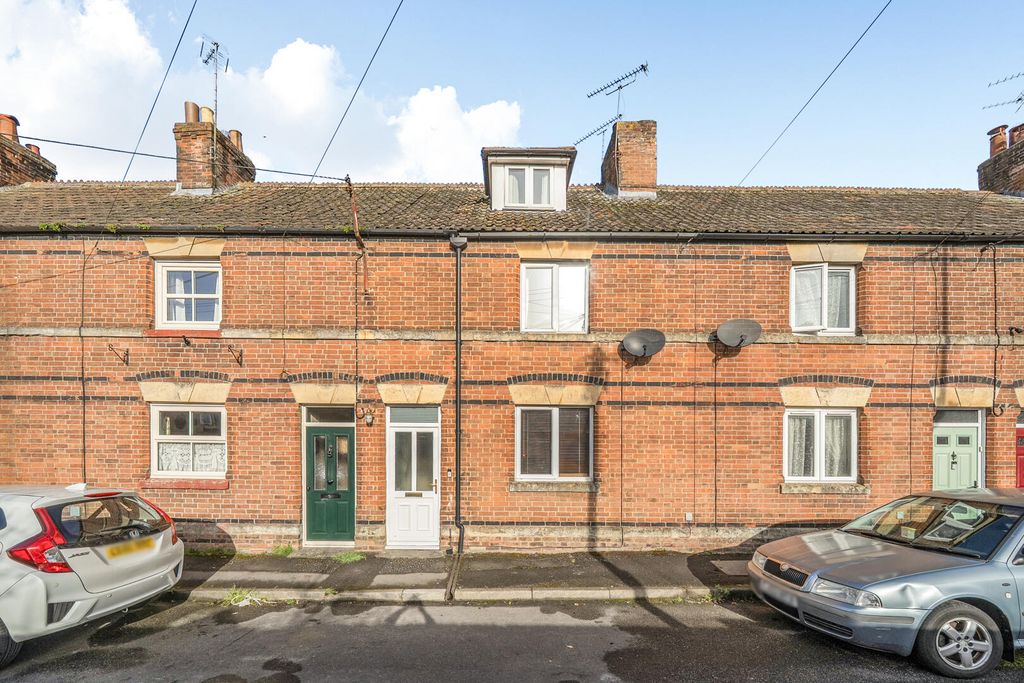 3 bed terraced house for saleEstcourt Crescent, Devizes SN10