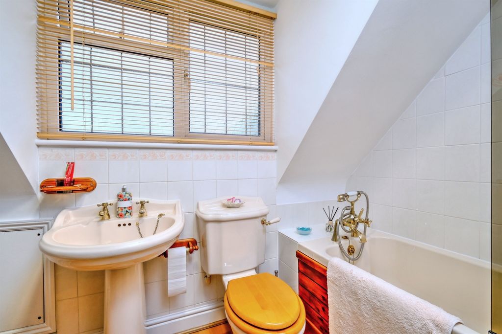 Additional image 14 of 3 bed detached house for saleGlenfield Close, Winterslow, Salisbury SP5