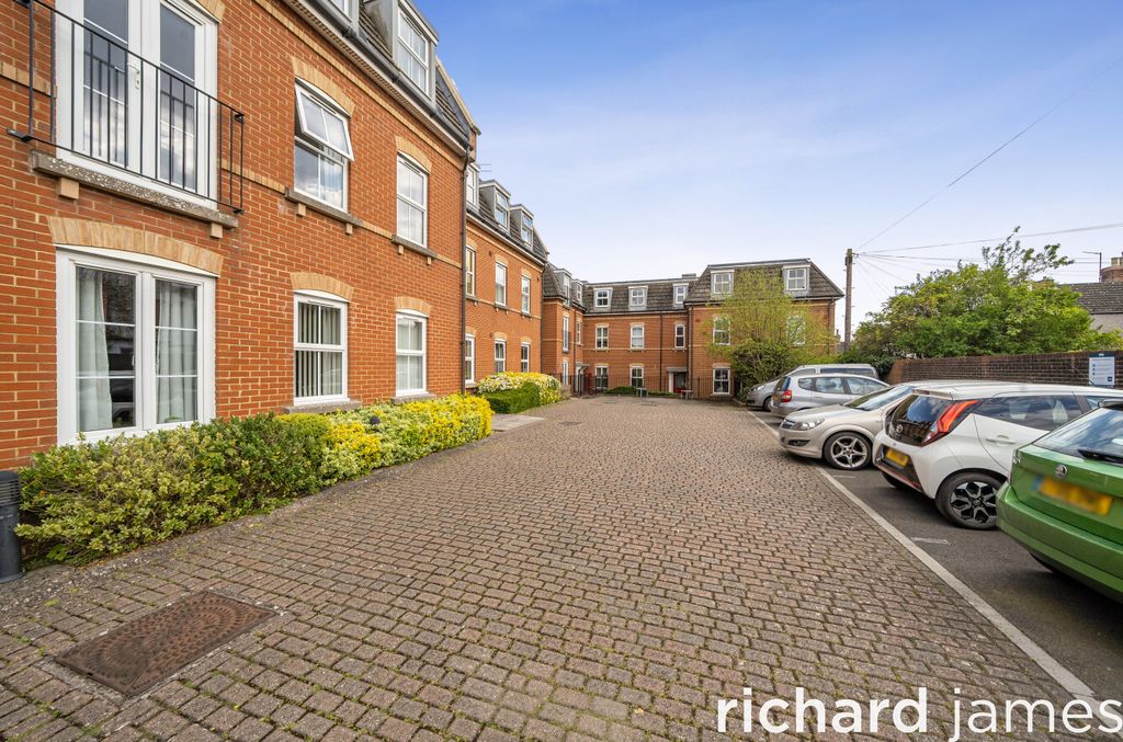 Additional image 10 of 2 bed flat for saleKimmeridge Court, Old Town, Swindon SN1