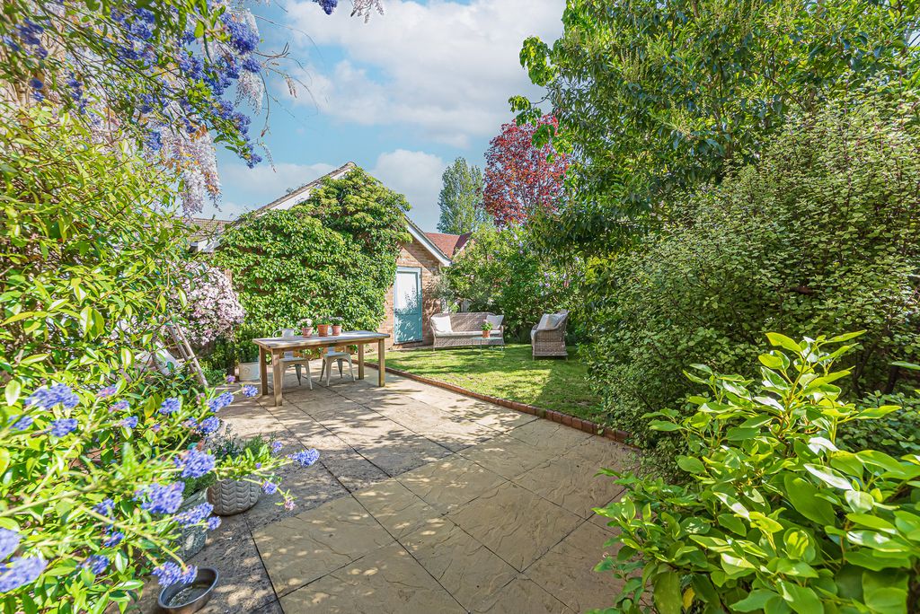 Additional image 16 of 4 bed detached house for saleThe Limes, Haley Green, Bracknell, Berks RG42