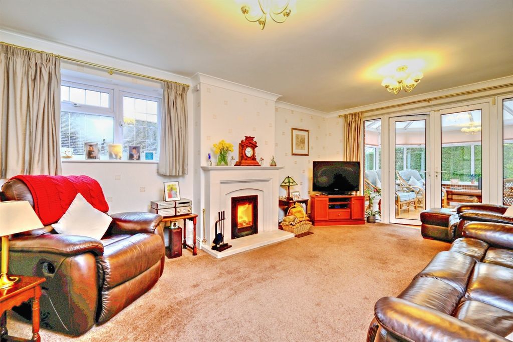 Additional image 2 of 3 bed detached house for saleGlenfield Close, Winterslow, Salisbury SP5