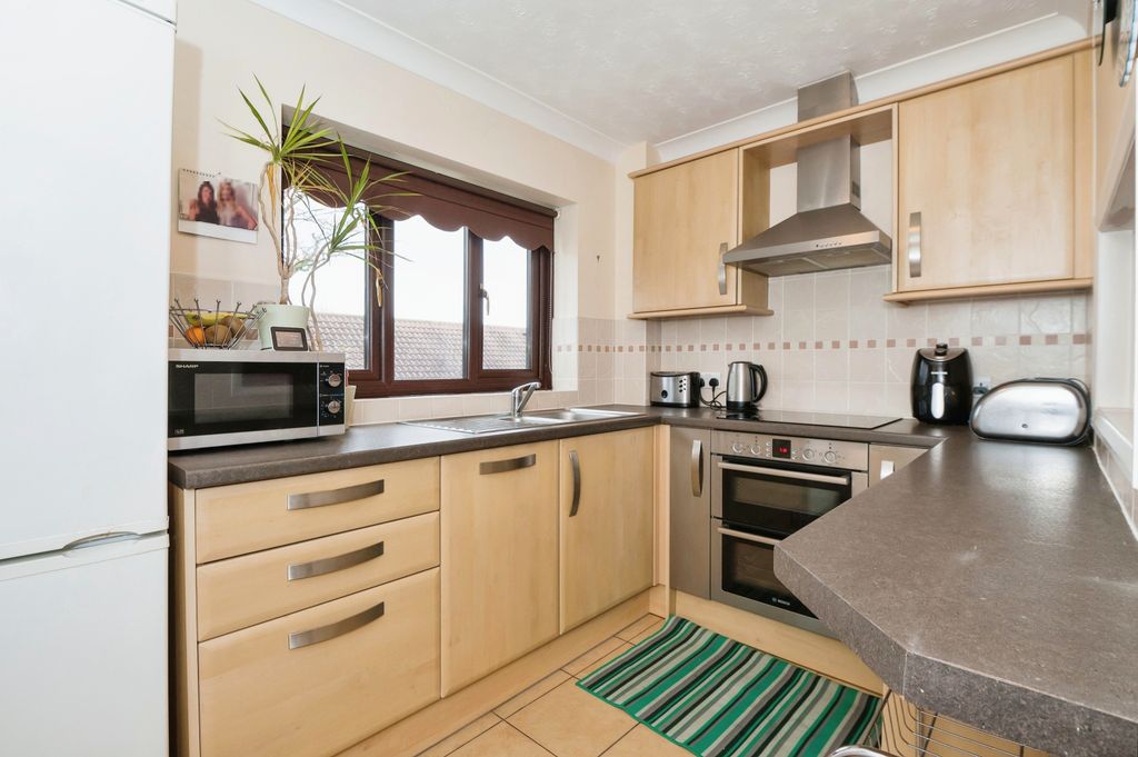 Additional image 2 of 1 bed flat for saleKingsmead, Lower Common Road, West Wellow, Romsey SO51
