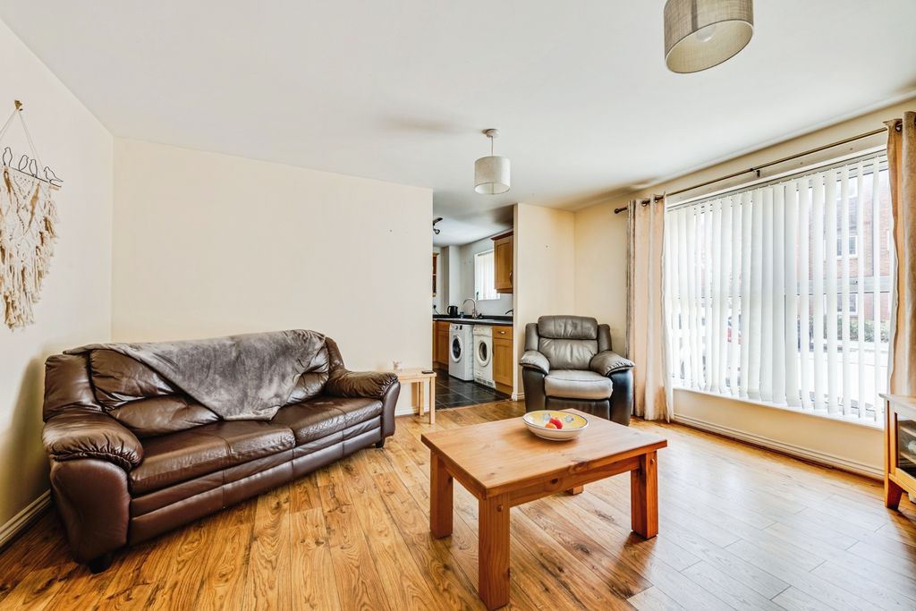 Additional image 6 of 2 bed flat for saleYersin Court, Swindon SN1