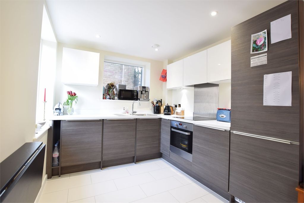 Additional image 4 of 2 bed flat for saleBelgravia Mansions, Frimley Road, Camberley, Surrey GU15