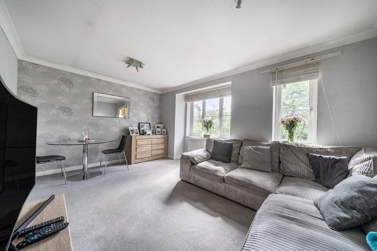 2 bed flat for saleAnders Corner, Bracknell, Berkshire RG42 photo 3