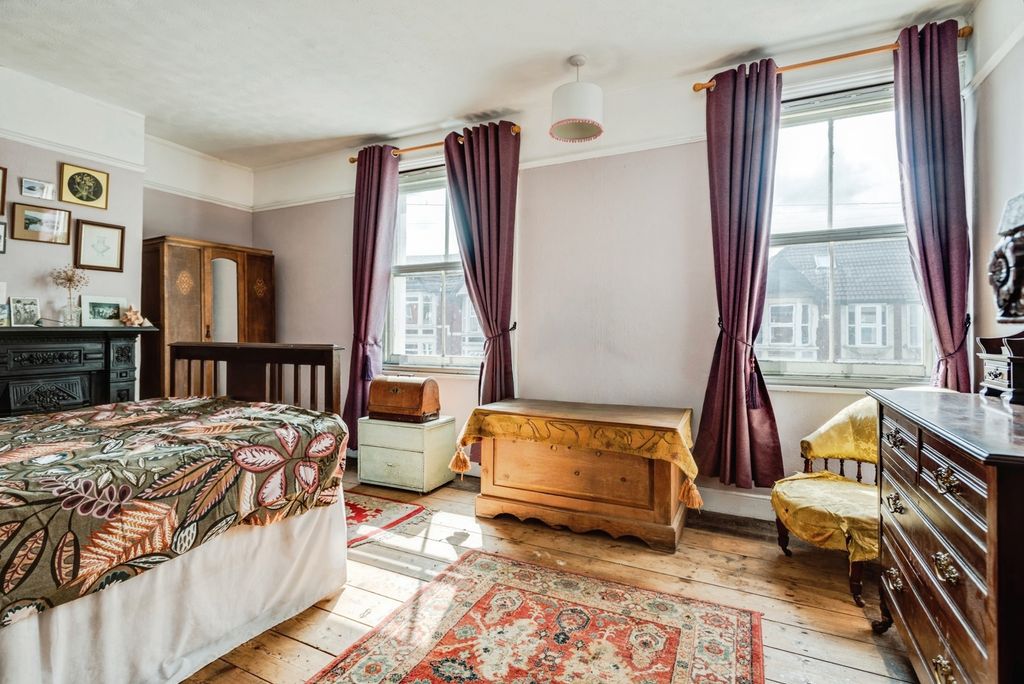 Additional image 11 of 4 bed semi-detached house for saleKingshill Road, Swindon, Wiltshire SN1