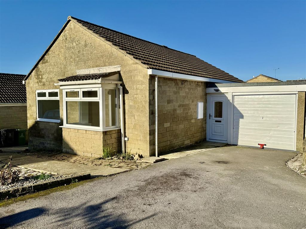 2 bed detached bungalow for saleEdgehill, Freshbrook, Swindon SN5