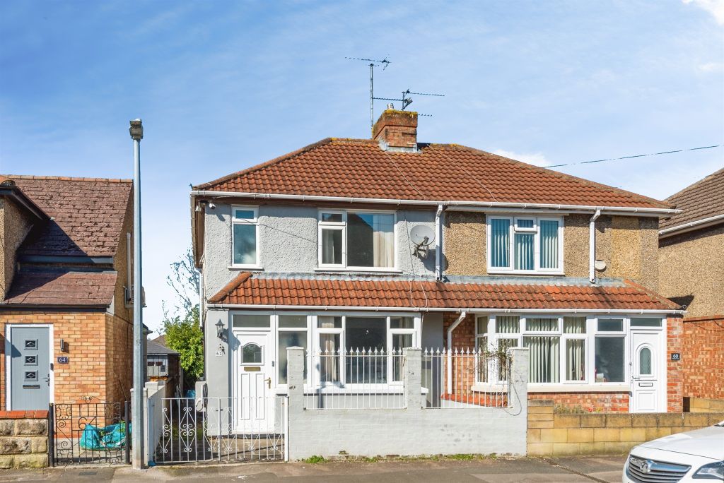 3 bed semi-detached house for saleHughes Street, Swindon SN2