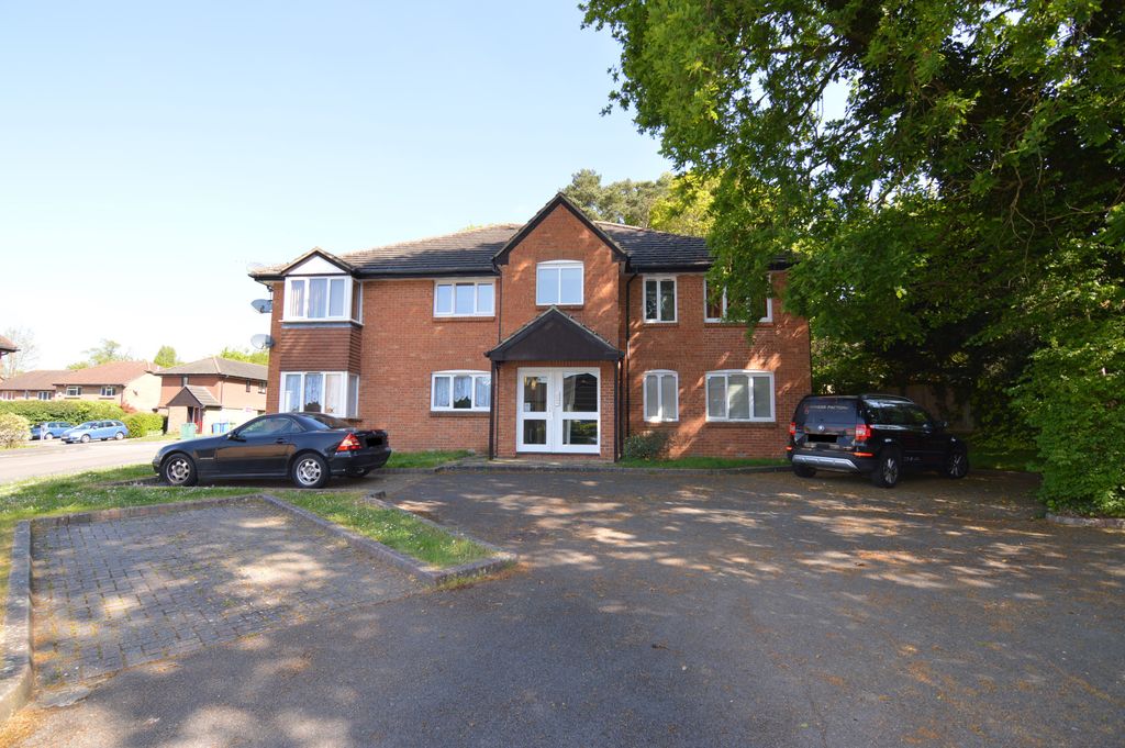 1 bed flat for saleHoratio Avenue, Warfield RG42