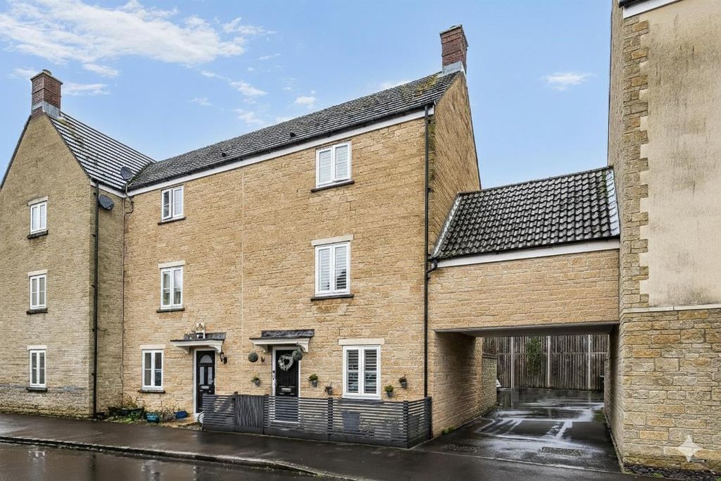 4 bed terraced house for saleLinnet Road, Calne SN11