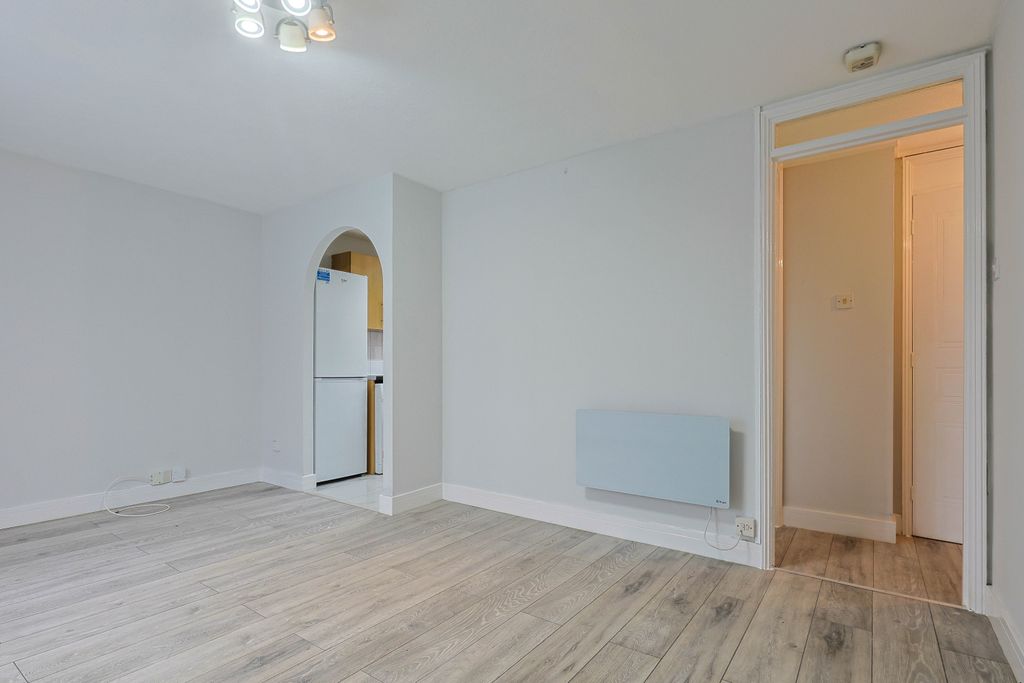 Additional image 9 of 1 bed flat for saleAldworth Close, Bracknell RG12