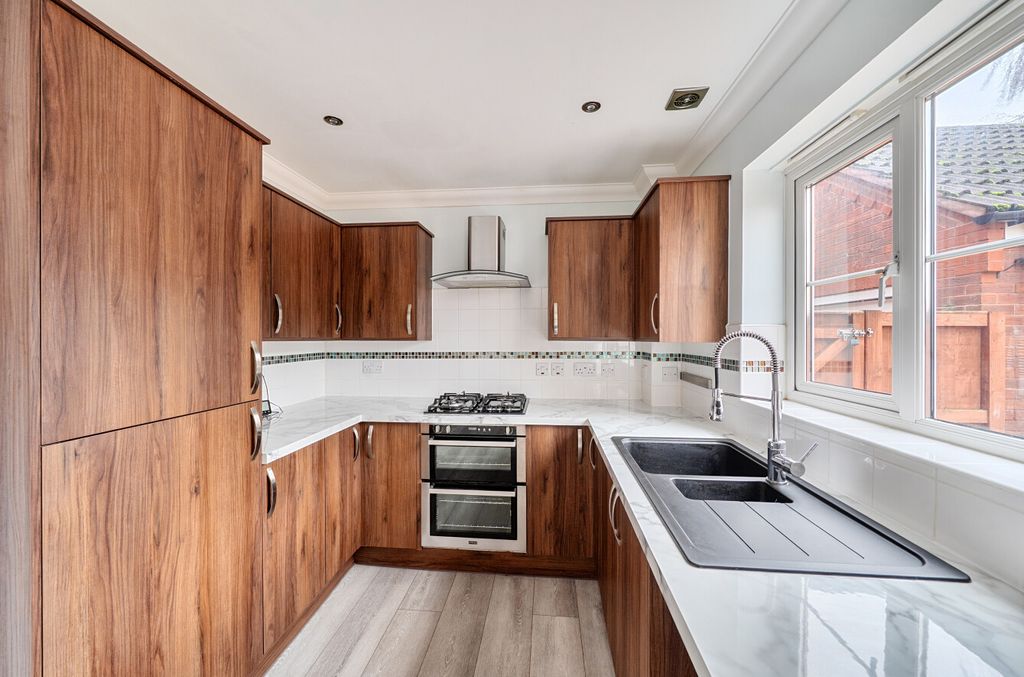 Additional image 15 of 5 bed terraced house for saleZakopane Road, Swindon, Wiltshire SN25