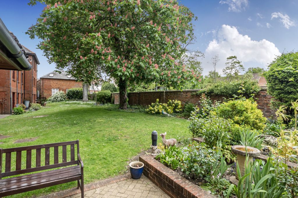 1 bed flat for salePolebarn Road, Trowbridge BA14 photo 2