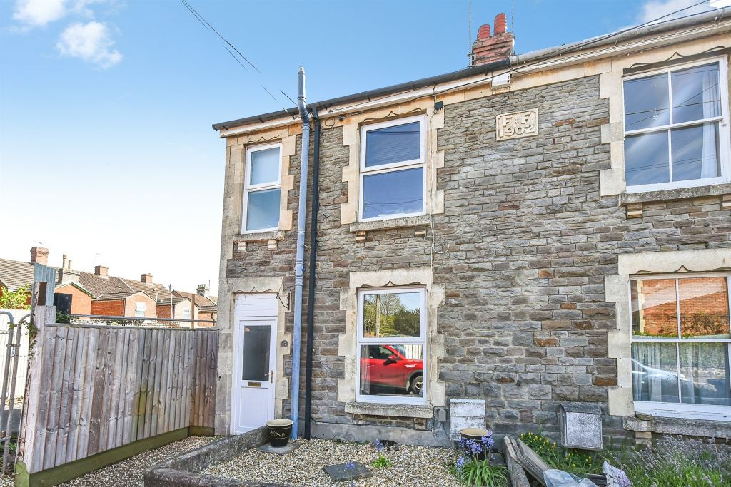 2 bed end terrace house for saleTugela Road, Chippenham SN15