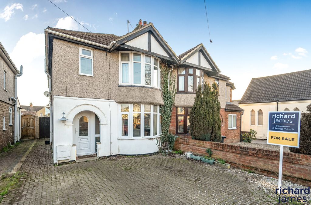 4 bed semi-detached house for saleWhitby Grove, Rodbourne Cheney, Swindon SN2