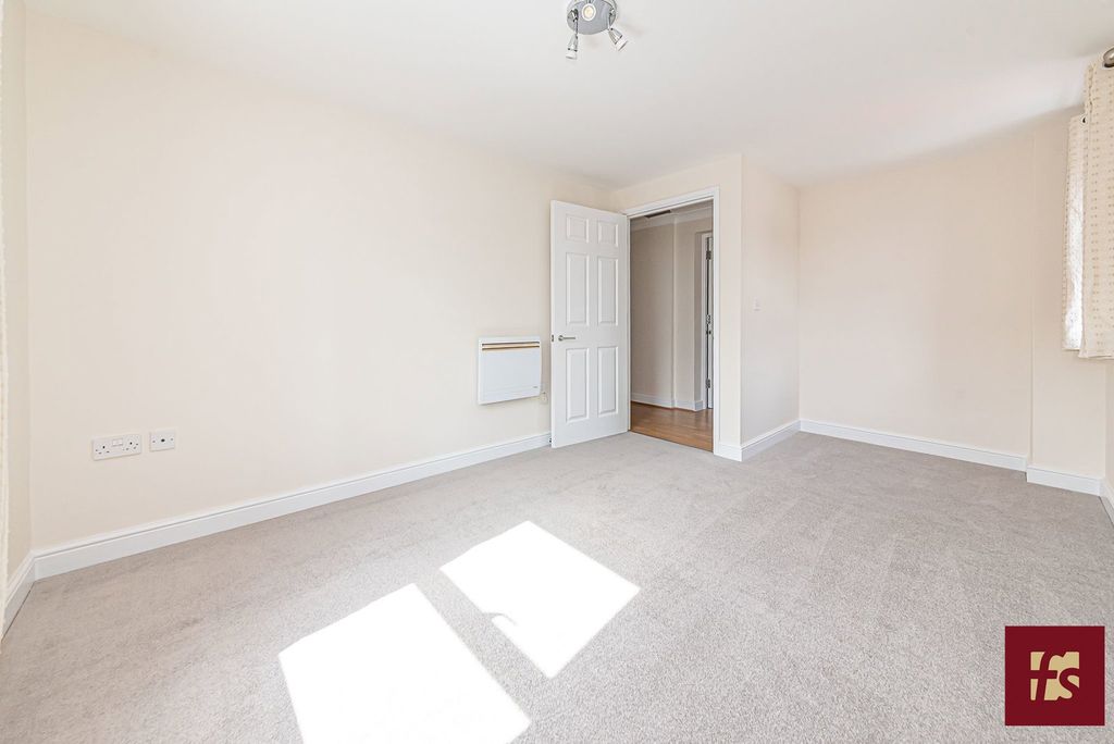 Additional image 12 of 2 bed flat for saleHeath Hill Road South, Crowthorne, Berkshire RG45