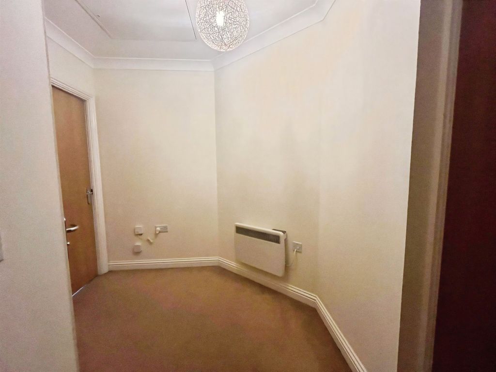 2 bed flat for saleMarbeck Close, Swindon SN25 photo 4