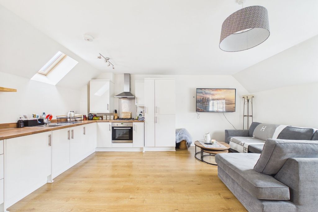 Additional image 3 of 1 bed maisonette for saleEagle Way, Bracknell, Berkshire RG12