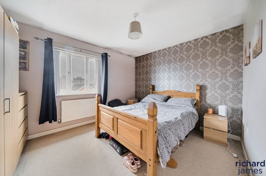 Additional image 6 of 2 bed flat for saleWoodhouse Road, Walcot, Swindon SN3