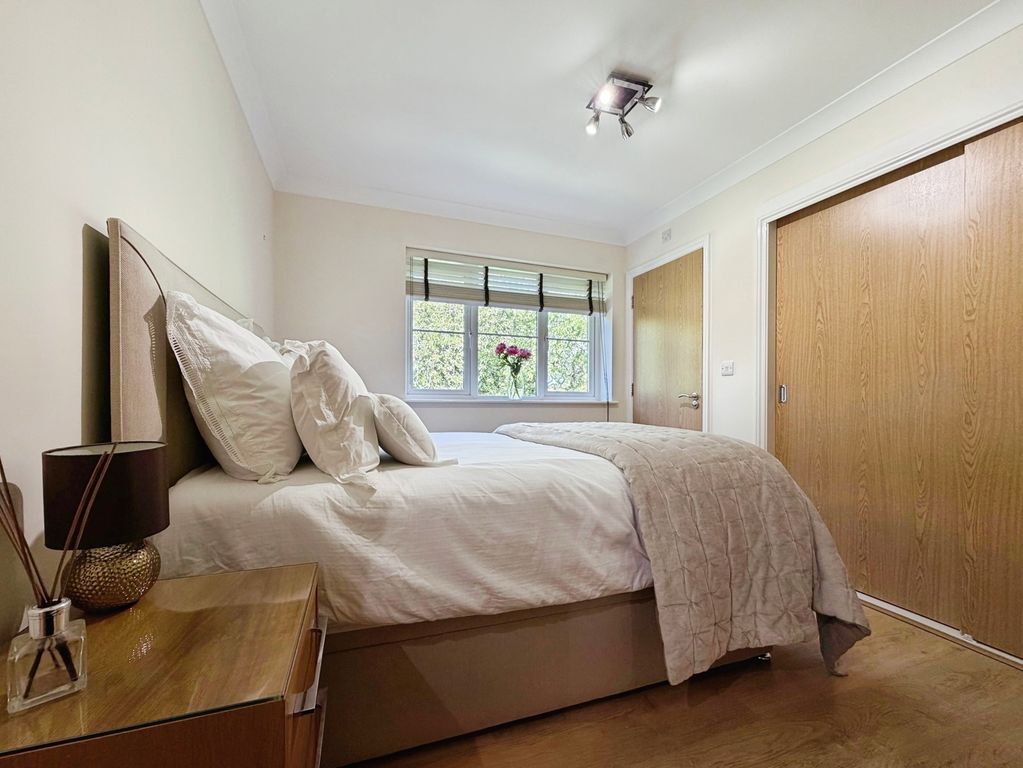 2 bed flat for saleNetherby Gardens, Bracknell, Berkshire RG12 photo 4
