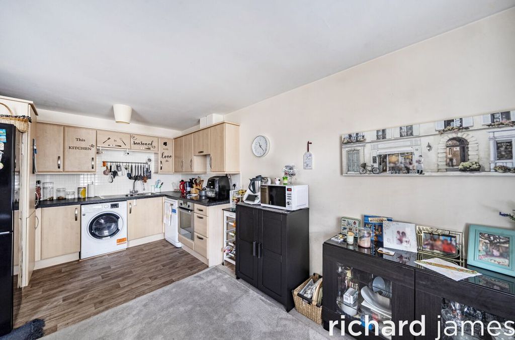 Additional image 6 of 2 bed flat for saleKimmeridge Court, Ripley Road, Old Town SN1