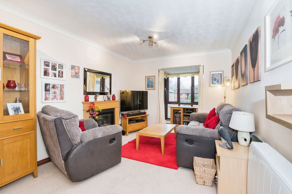 Additional image 4 of 1 bed flat for saleKingsmead, Lower Common Road, West Wellow, Romsey SO51