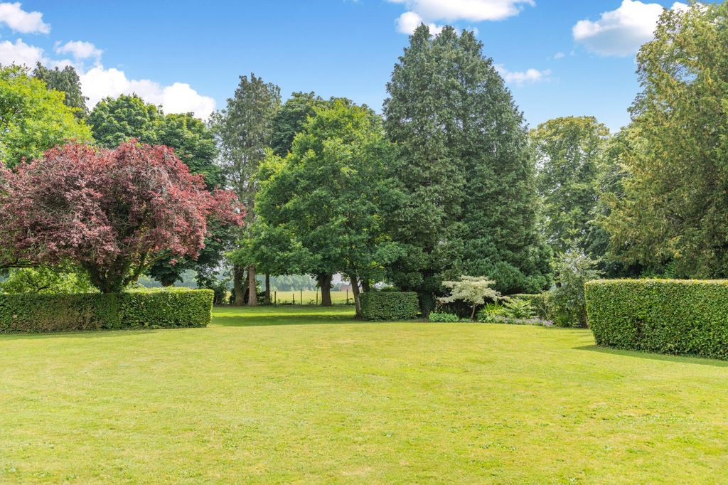 5 bed detached house for saleMiddleton, Winterslow, Salisbury, Wiltshire SP5 photo 2