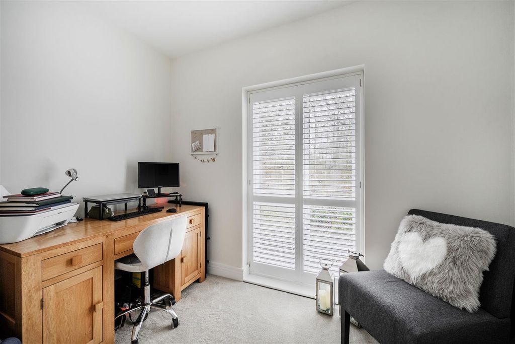 Additional image 10 of 3 bed detached house for saleStirling Close Crowthorne, Berkshire RG45