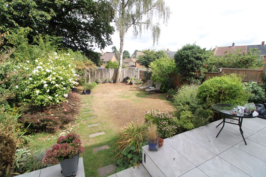 Additional image 18 of 4 bed semi-detached house for saleLily Hill Road, Bracknell RG12