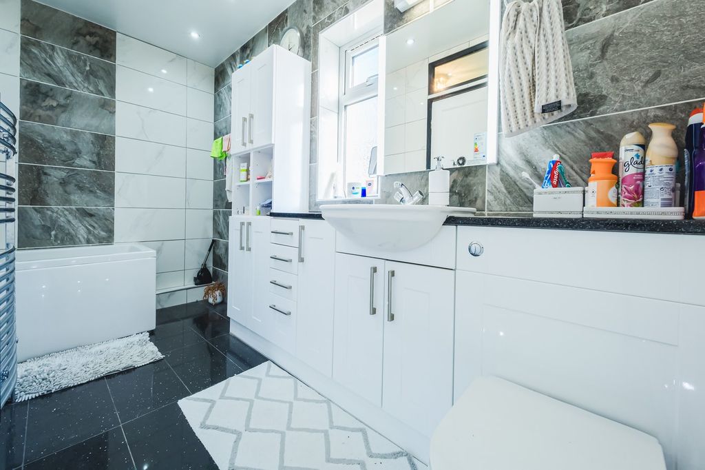Additional image 21 of 4 bed detached house for saleOxford Road, Swindon SN3