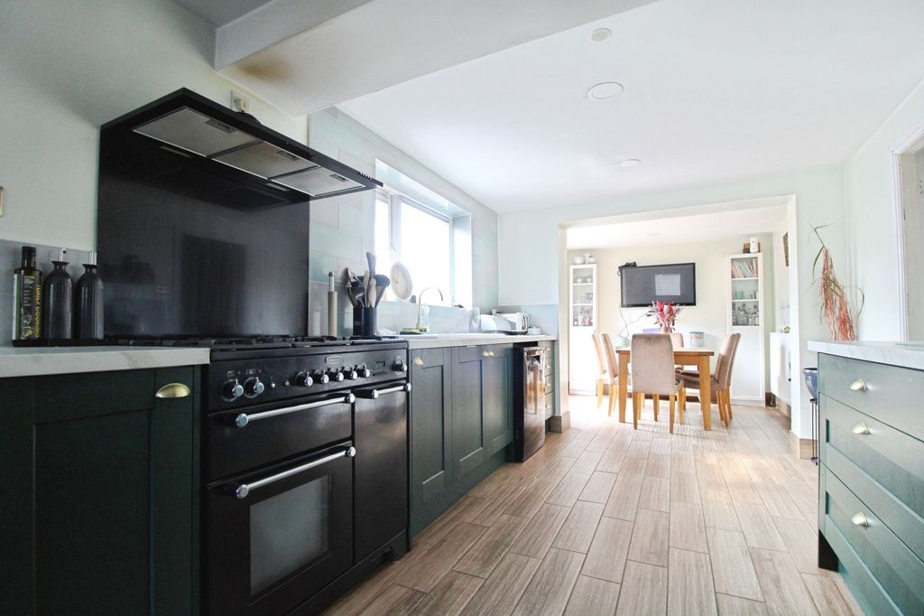 4 bed semi-detached house for saleCherry Tree Road, Cricklade SN6 photo 4