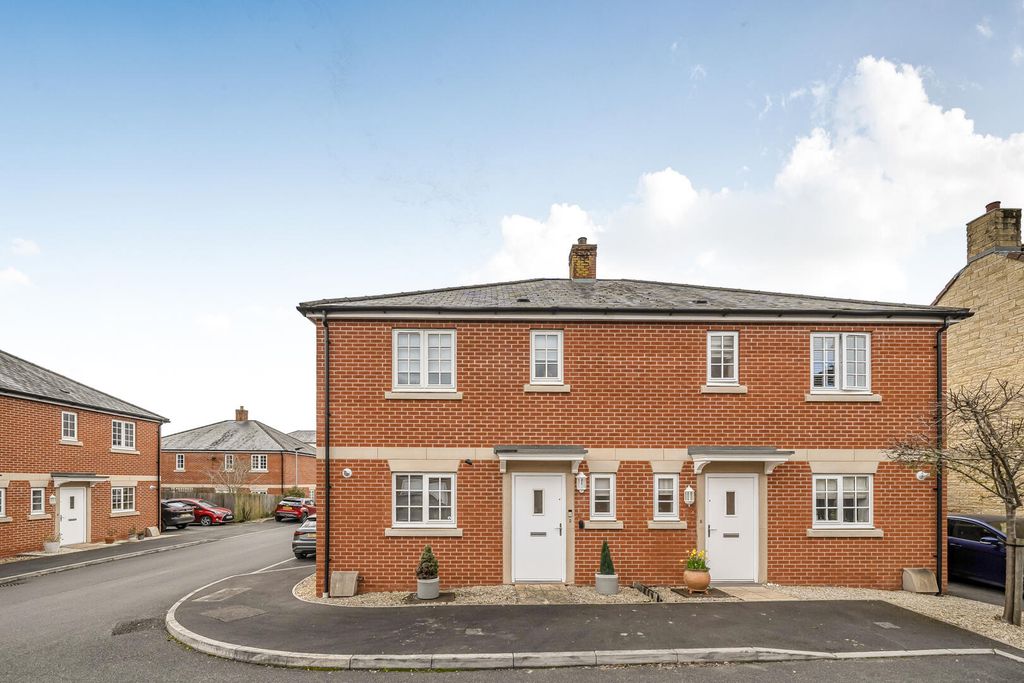 3 bed semi-detached house for saleWordsworth Way, Devizes SN10