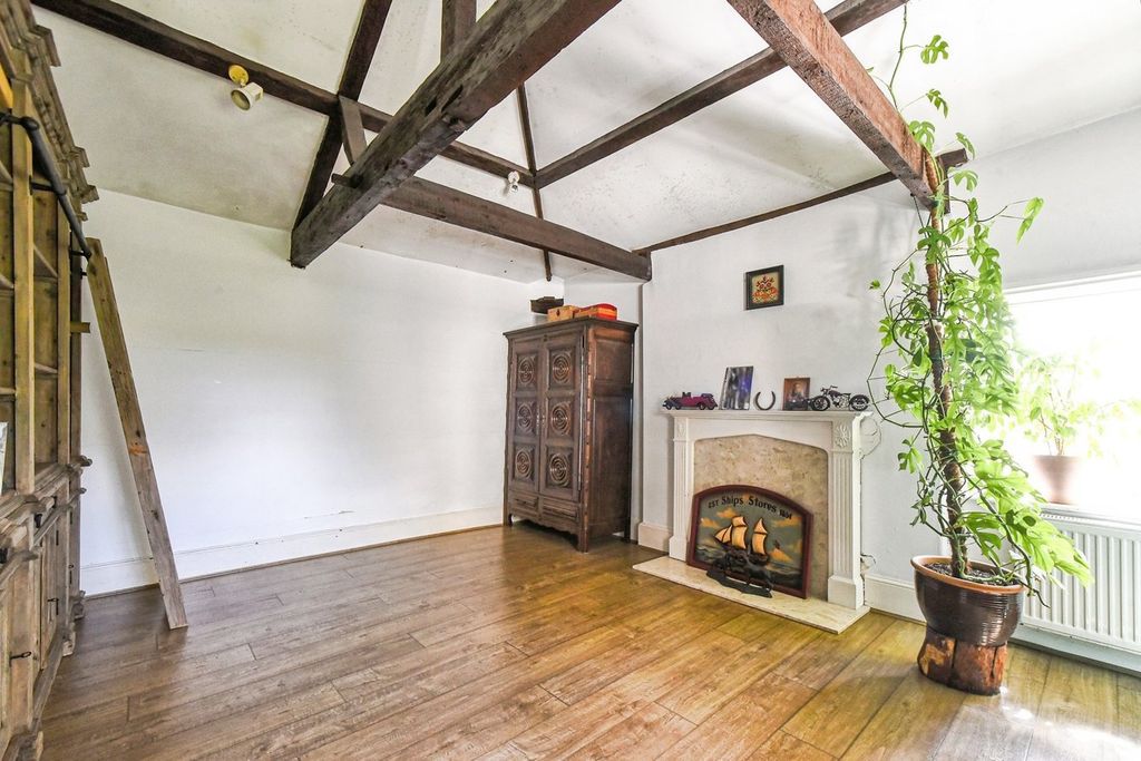 1 bed flat for saleWeyhill, Andover SP11 photo 4
