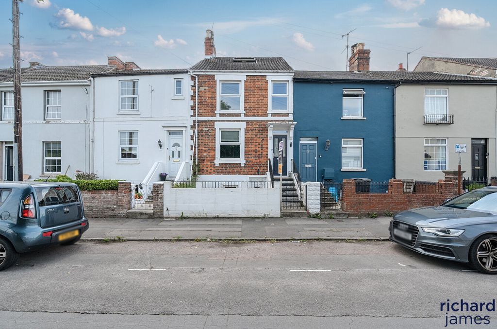 4 bed terraced house for saleBelle Vue Road, Old Town, Swindon SN1