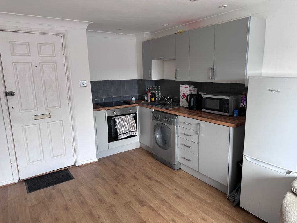 Additional image 2 of 1 bed flat for saleUpshire Gardens, Bracknell RG12