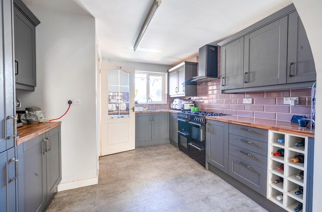 Additional image 2 of 5 bed detached house for sale9A, Highworth Road, Swindon SN3