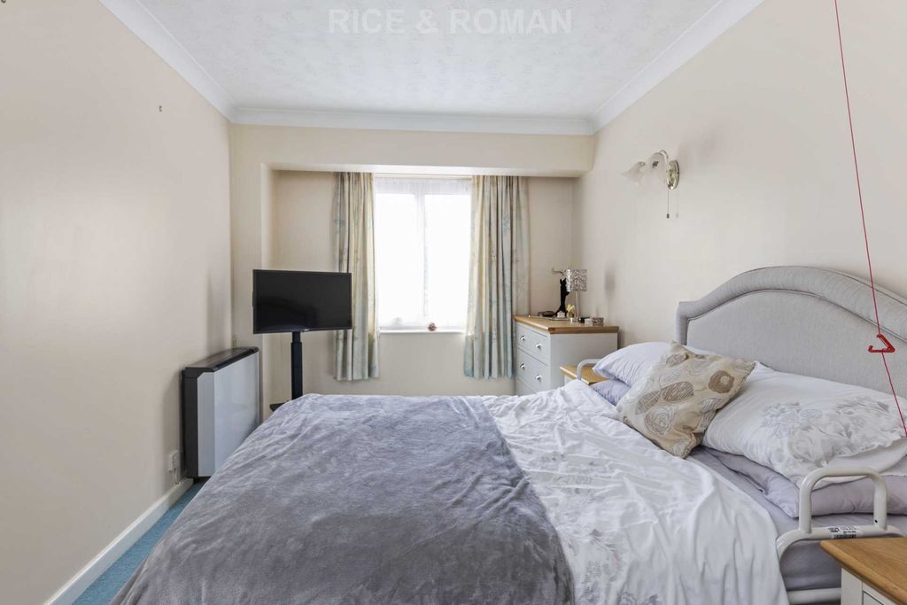 1 bed flat for saleWinterbourne Court, Bracknell RG12 photo 4
