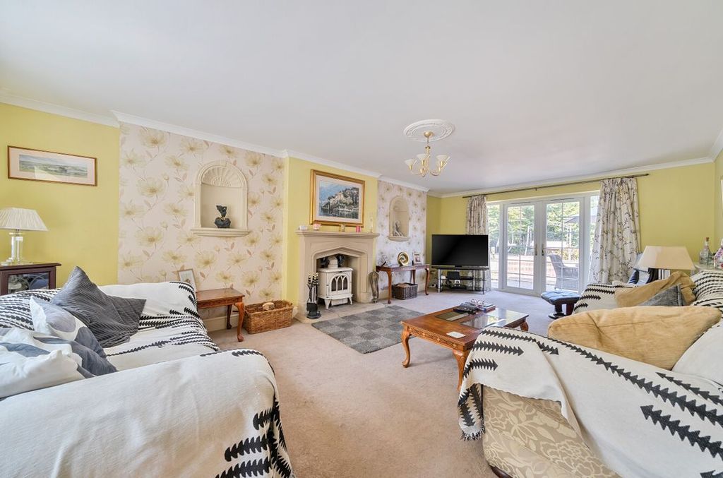 Additional image 4 of 5 bed detached house for saleNew Road, Chiseldon, Swindon SN4