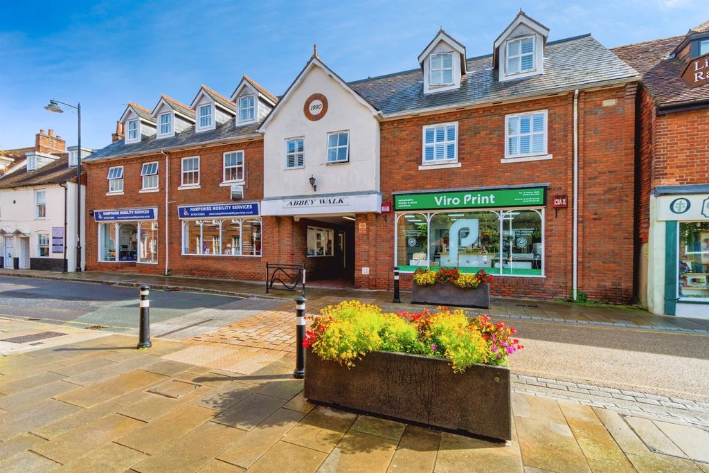2 bed flat for saleAbbey Walk, Romsey SO51