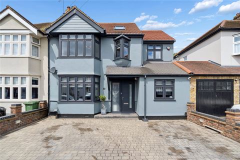 Grey Towers Avenue, Hornchurch RM11